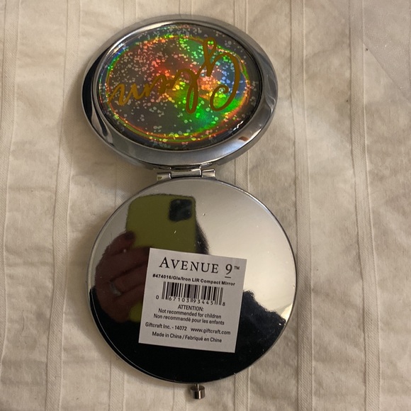 Mirror compact “Glam” New 2 3/4” sliver - Picture 3 of 4